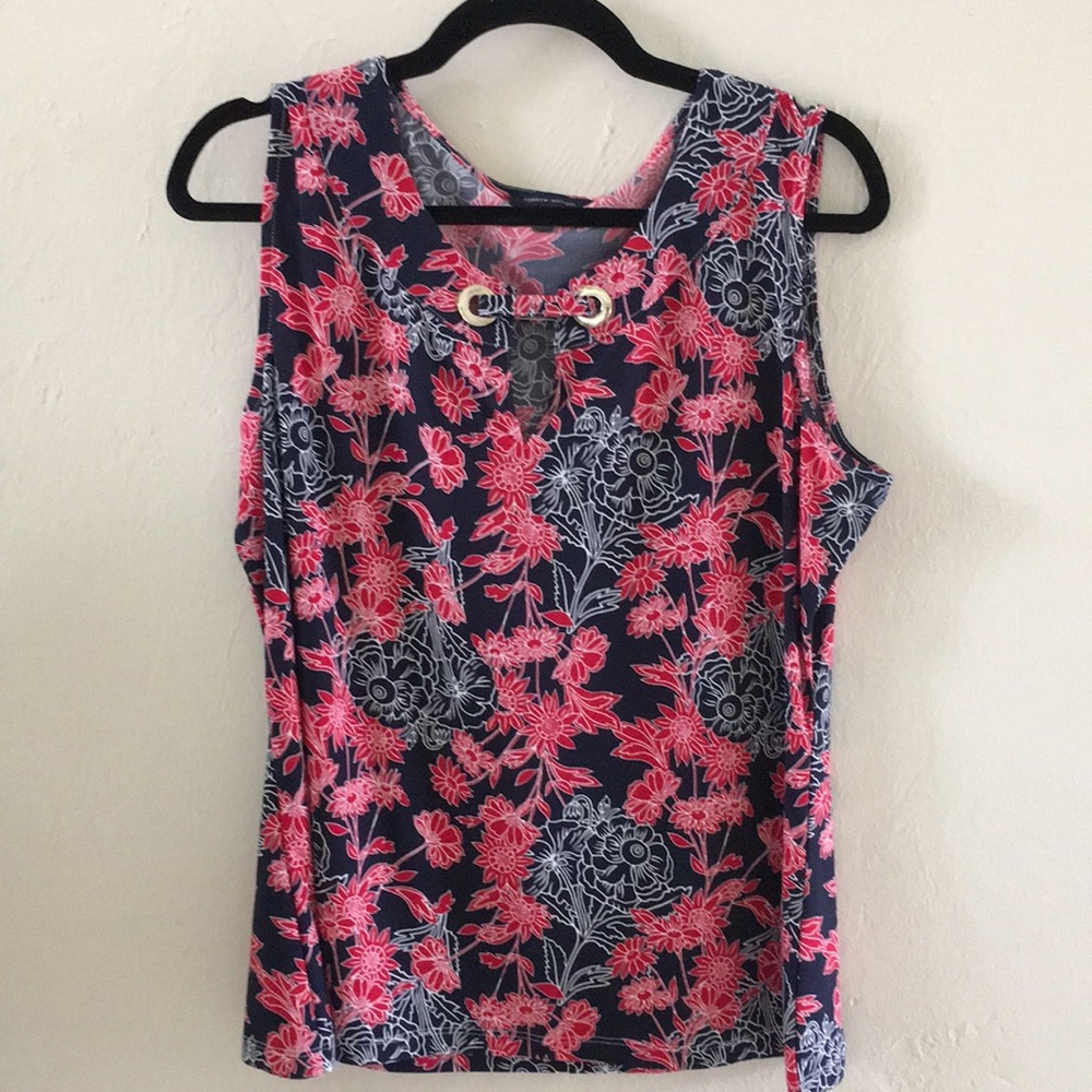 🔴Tommy Hilfiger sleeveless top XL Floral pattern